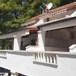 Pansion Jure Matijevic 3* Sveta Nedelja (Hvar)