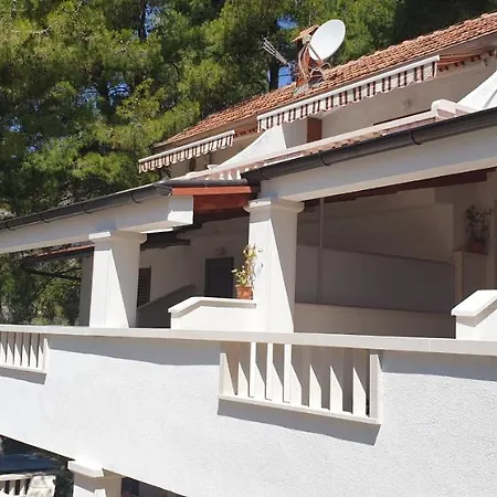 Pansion Jure Matijevic 3* Sveta Nedelja (Hvar)