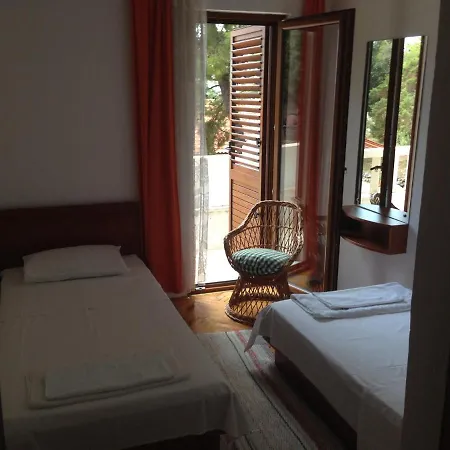 Pansion Jure Matijevic 3* Sveta Nedelja (Hvar)