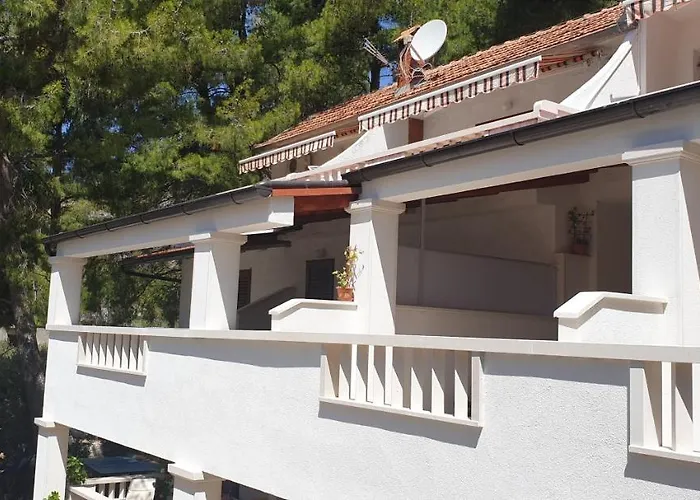 Pansion Jure Matijevic 3* Sveta Nedelja (Hvar)
